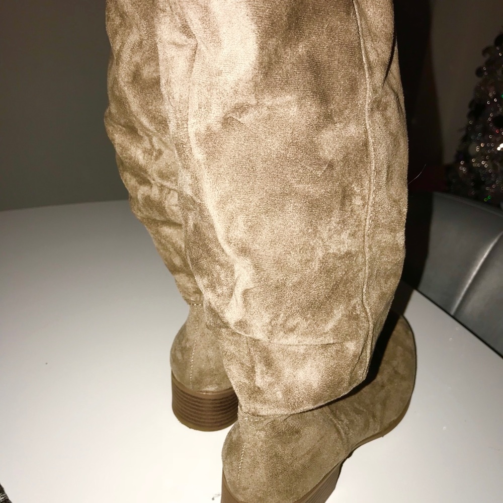 Boots - Picture 4 of 4